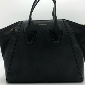 Pour la Victorie Noemi in Black